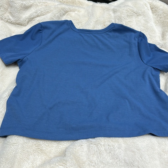 GapFit Studio Rib Cropped T-Shirt - Picture 3 of 3
